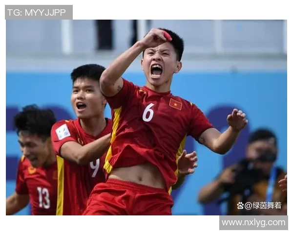 越南足球明星伪装成普通人的趣味照片大揭秘